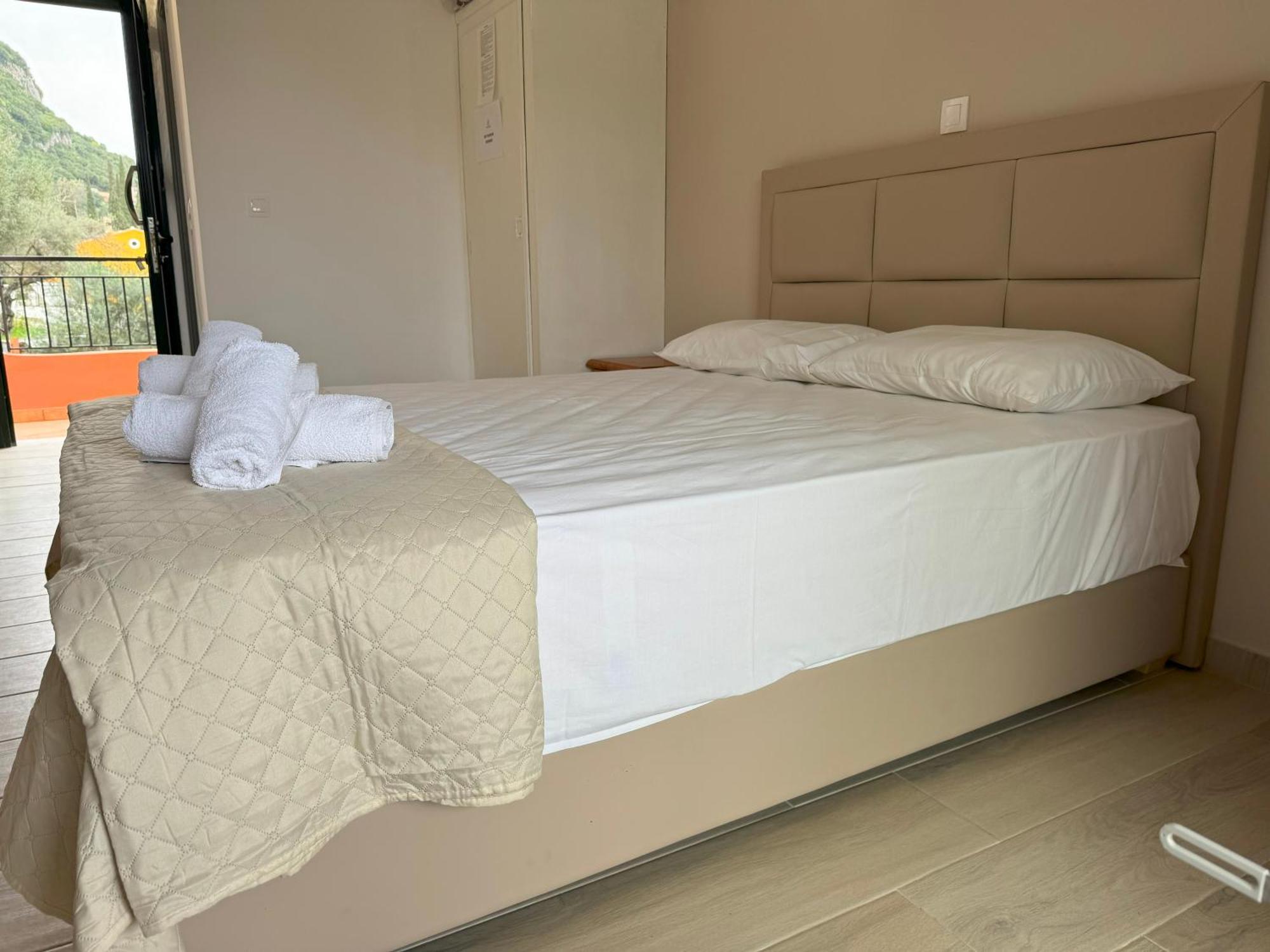 Athina Studios Палеокастрица Екстериор снимка